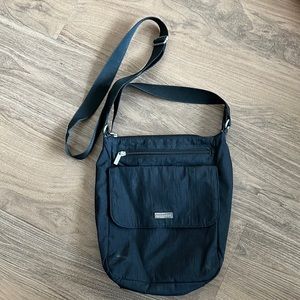 Black Baggallini crossbody purse